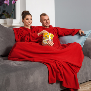 Dzięki kocykowi z rękawami dla Pary, możesz cieszyć się ciepłem, jednocześnie mając ręce wolne, co np. ułatwia wspólne jedzenie przekąsek