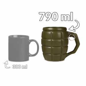 Gigantyczny Kubek Granat ma pojemność 790 ml