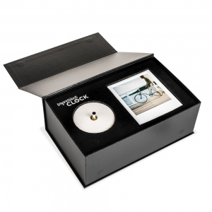 Zegar z ramkami na zdjęcia na ślub - jak wygląda zegar po otwarciu pudełka