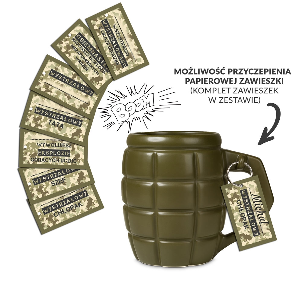 Gigantyczny Kubek Granat posiada możliwość przypięcia jednej z zawieszek z dedykacją, dołączonych do kubka